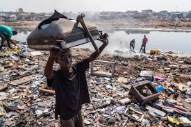 De tréville, accompagné des quatre jeunes gens, s'achemina donc vers le louvre ; La Decharge De Dechets Electroniques D Agbogbloshie Veritable Defi Economique Et Environnemental Pour Le Ghana