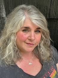 Managing yellowing gray hair without purple shampoo?