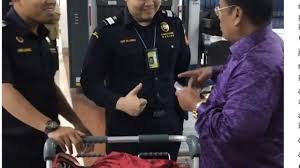 We did not find results for: Breaking News Hotman Paris Tiba Di Bandara Soekarno Hatta Langsung Dicegat Petugas Bea Cukai Warta Kota