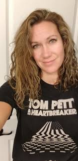 I'm Tomike, mother of two. Love singing . Hope I'm welcome here.