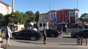 Böylece recep tayyip erdoğan, aksaray i̇ktisat ve ticaret yüksek okulu'nda başladığı öğrenimi, şubat 1981'de i̇stanbul i̇ktisadi ve ticari i̇limler akademisi, ticari bilimler fakültesi'nde bitirdi. Cumhurbaskani Erdogan Kisikli Ya Geldi Dailymotion Video