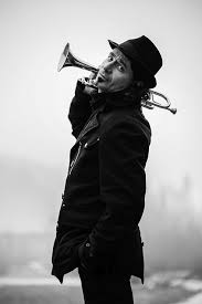 Quando nel 2013 recensimmo l'ottimo disco di debutto ricomincio da qui, sottolineammo come antonio pignatiello avesse tutte le potenzia. Il Fascino In Musica Di Antonio Pignatiello In Una Chiacchierata Inaugurale Per Il Suo Nuovo Album A Sud Di Nessun Nord Mydreams It