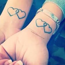 Pareja De Amor Infinito Tatuaje De Dos Corazones Tatuajes Amigas Tatuajes De Parejas