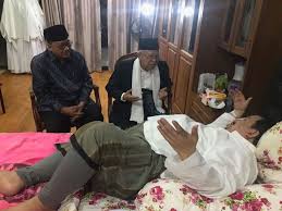 Pimpinan majelis ta'lim shalawat dan dzikir nurul fajri. Kh Ma Ruf Amin Mendapat Restu Habib Ali Bin Abdurrahman Assegaf Di Pilpres 2019