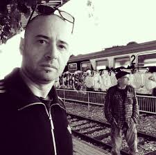 Na stanici u Puli, 2019. susret pisaca prijatelja; Daniel Radočaj (Pula) i  Ivan Glišić (Šabac) 🍻📚#danielradocaj #ivanglisic #pula #šabac  #knjizevnost #kultura #željezničkastanica