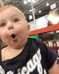 Toddler’s magical reaction to CHRISTMAS DECORATIONS is true holiday joy!  🥰🎅✨