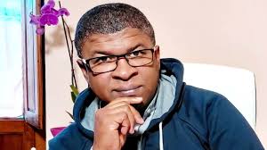 Gli rubano la macchina mentre impartisce la benedizione. E il prete chiama  i carabinieri