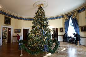 Who does the white house christmas decorations. The White House Unveils Christmas Decorations Curbed Dc