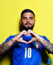 Lorenzo insigne's striking tattoo of diego maradona. Footballer Ink Lorenzo Insigne