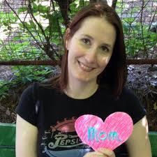 Ellen Farrow's Instagram, Twitter & Facebook