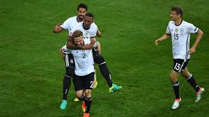 Shkodran mustafi hat den fc valencia auch mit seinen treffern auf. Seit 2 Jahren Verlobt So Dankt Dfb Star Mustafi Seiner Frau Promiflash De