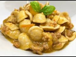 Avete mai provato i pomodorini gialli? Orecchiette Con Pomodorini Gialli A Pecchetelle E Salsiccia Cucinandomelagodo Youtube
