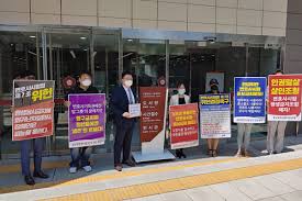 Jun 07, 2021 · 아시아경제 양낙규 군사전문기자성추행 피해 신고 뒤 극단적 선택을 한 공군 이 모 중사의 유족이 사건 초기 변호를 맡았던 공군 국선 변호사를 직무유기 등 혐의로 7일 고소한다. ë³€í˜¸ì‚¬ì‹œí—˜ 5íšŒ ì'ì‹œì œí•œì€ ìœ„í—Œ í—Œë²•ì†Œì› ì œê¸°