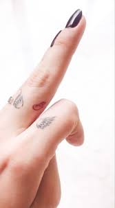 Pinterest Babssterkens Kleines Tattoo Finger Tattoo Designs Palm Tatowierungen