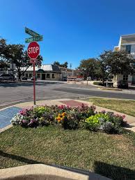 Afternoon Shopping at Snider Plaza, Dallas, TX: Lunch and MacKenzie Childs  Decor