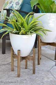 West Elm Inspired Plant Stand Featuring Tiny Sidekick Pflanzen Dekor Diy Blumenstander Pflanzenstander