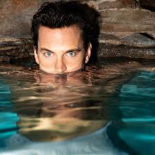 Throwback 🎬🤭💬 A little something to smile about. Matt Bomer and Jonathan  Bailey reading fan tweets = pure feel-good energy. One of those clips you  just want to watch again and again …