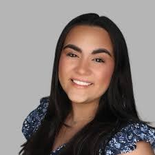 Cara Hess's Instagram, Twitter & Facebook