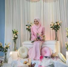 Ramai dah tak tahan tengok gaun pengantin ni. Butik Pengantin Nurul Home Facebook