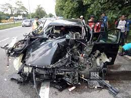Kemalangan maut dekat kampung batu 3, jalan bangi lama, semenyih. Bapa Maut Dua Anak Parah Mpv Terbabas