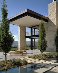 Minimalistischer Garten Zwei Liegestuhle Zwei Baume Ein Wasserspiel In 2020 Minimalistischer Garten Style At Home Gartengestaltung