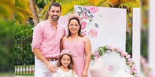 Adamari lópez es una de las presentadoras de la televisión hispana más transparente y cercana a sus seguidores, por lo que con toda valentía decidió compartir una importante noticia en hoy día. Toni Costa Defiende A Adamari Lopez De Quienes La Critican