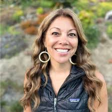 Holly Edds's Instagram, Twitter & Facebook