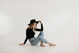 Realm Natural Light Portrait Photography Studio Portrait Photography Photography Poses Women Best Portraits