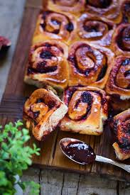 Brioche Roulee A La Confiture De Griotte Recette Gouter Un Dejeuner De Soleil Recette En 2020 Recette Gouter Brioche Gouter