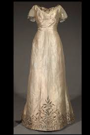 Maybe you would like to learn more about one of these? Wiederentdeckung Des Brautkleides Der Einzigen Tochter Des Letzten Deutschen Kaisers Kunst Auf Lager Bundnis Zur Erschliessung Und Sicherung Von Museumsdepots