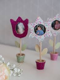 Geschenke Basteln Mit Kindern Eine Blumige Uberraschung Geschenke Basteln Mit Kindern Geschenke Basteln Geschenkideen Geburtstag Kinder