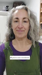 Brushing curly hair is not a good idea when it's dry... for obvious  reasons..., I mean, that frizzy fluffy look should speak for itself! 😆,  But... it can also be very damaging and lead to:, 👉 ...