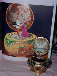 But, unlike the one in the movie, hers was plain and silver. for those that prefer the movie. Anastasia Music Box Anastasia Music Box Music Box Anastasia