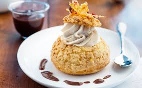 Profiteroles Chantilly Chataigne Croquant Caramel Et Amandes Recettes Pour Epater Les Copains Elle Vire Recette Dessert Profiteroles Amande