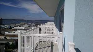 White Ultralox Aluminum Picket Railing System W Colonial Top Profile Railing House Colonial