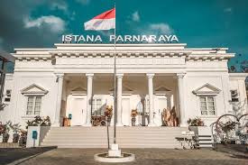 Tanaman ini sangat cocok untuk menghiasi taman rumah kamu atau setidaknya untuk buket jika kamu berada di acara khusus. 5 Aktivitas Di Istana Parnaraya Wonogiri Foto Ala Keluarga Kerajaan Halaman All Kompas Com
