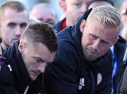 Kasper schmeichel has made 303 appearances for leicester since being signed by vichai srivaddhanaprabha in 2011. Kasper Schmeichel Ran Out To Help Leicester Helicopter Victims Daily Mail Online