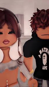 Iris Lucas's Instagram, Twitter & Facebook