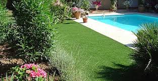 Vous devez encoller les contours de la surface engazonnée sur 10 cm de large. Du Gazon Synthetique Pour Ma Terrasse M6 Deco Fr