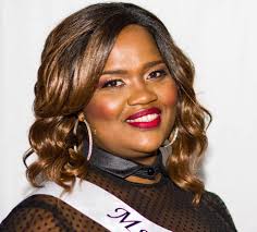 Let's support our very own Lisa Hamlet! You can vote for her for People's  Choice