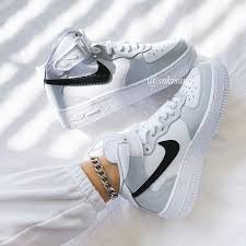 And i've got them for you! Custom Air Force 1 The Custom Movement