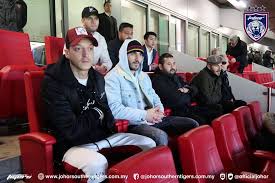 Tunku ismail idris abdul majid abu bakar iskandar ibni sultan ibrahim ismail born 30 june 1984 is the tunku mahkota ('crown. Dyam Tunku Ismail Ibni Sultan Johor Southern Tigers Facebook