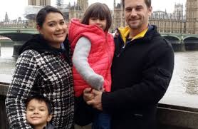 Serina dan suami, gavin edward sedang berbincang untuk menyelesaikan kemelut rumah tangga mereka sebaik mungkin. Serina Redzuawan Bakal Bercerai Memetik Portal Mediahiburan Dikhabarkan Semalam Dimana Berita Serina Redzuawan Yang Juga Anak Perempuan Selebriti Perempuan