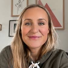 Katie Wight's Instagram, Twitter & Facebook