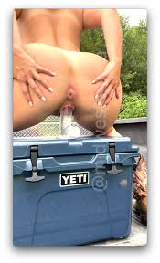 MidWestEmma fucks a Yeti