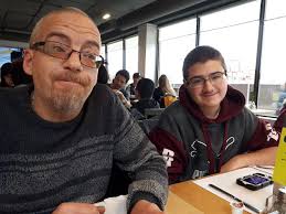 Bonne fête à Yohan no 12 qui a 16 ans aujourd'hui. On s en va chercher son  permis temporaire !