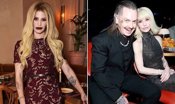 Daily Mail Celebrity on X: "Kelly Osbourne is in a 'happier place' following  split from Sid Wilson as her brother Jack reveals she is focusing on her  son and their 'country life'