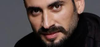 Çift, özpirinçci'nin dizi çekimleri biter bitmez nikah masasına oturarak dünyaevine girecek. Burak Yamanturk Kimdir Kac Yasinda Hangi Dizilerde Oynadi