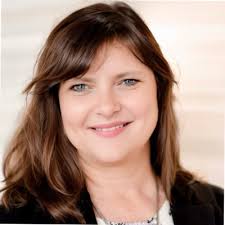 We are thrilled to introduce our new Executive Director: Andrea Kurtz.  Please join us in welcoming Andrea to the Riverwood team