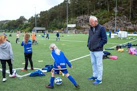 Det er den 43 år gamle skipsrederen tom christopher steckmest. Tb8hwyzrraufem